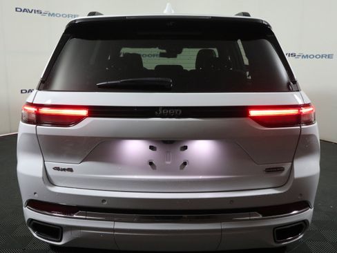 Certified 2022 Jeep Grand Cherokee Overland w/ Luxury Tech Group IV image 7