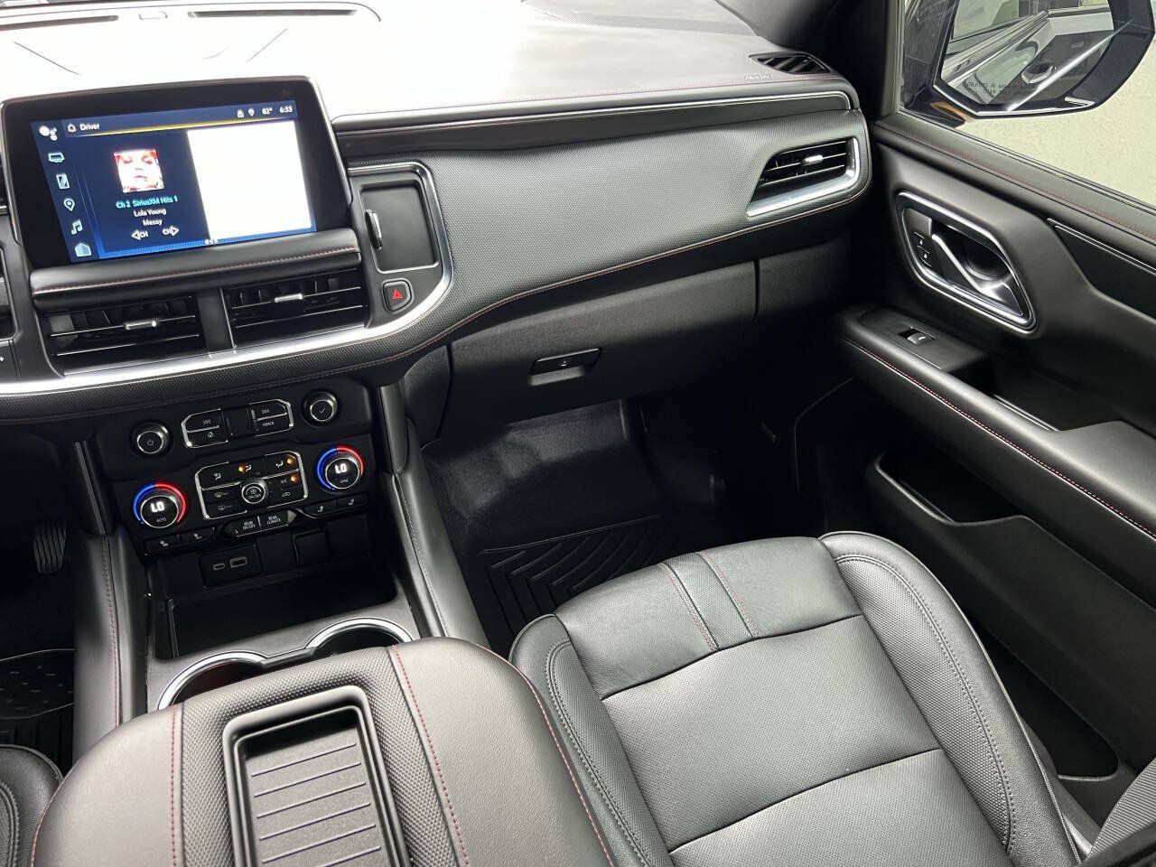 Used 2023 Chevrolet Suburban RST w/ Sport Performance Package AWD/4WD image 23