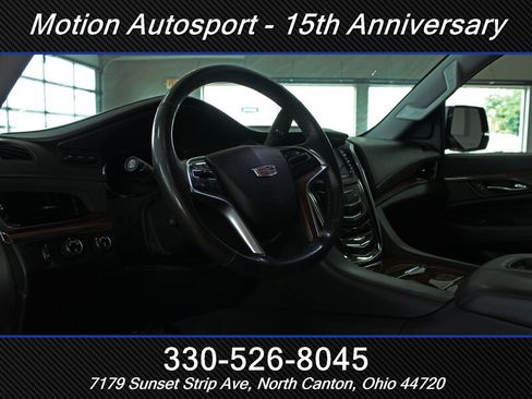 Used 2020 Cadillac Escalade Luxury AWD/4WD image 11