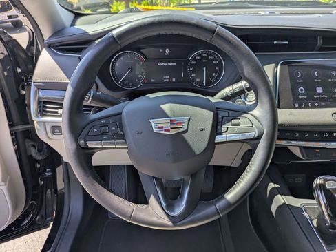 Used 2023 Cadillac XT4 Premium Luxury AWD/4WD image 18