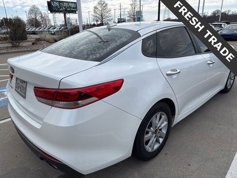 Used 2016 Kia Optima LX image 2