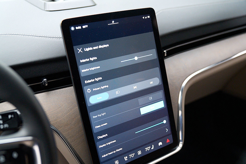 Certified 2025 Volvo EX90 Ultra AWD/4WD image 16
