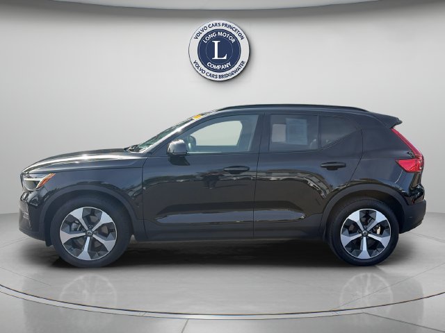 Used 2024 Volvo XC40 B5 Core AWD/4WD image 2