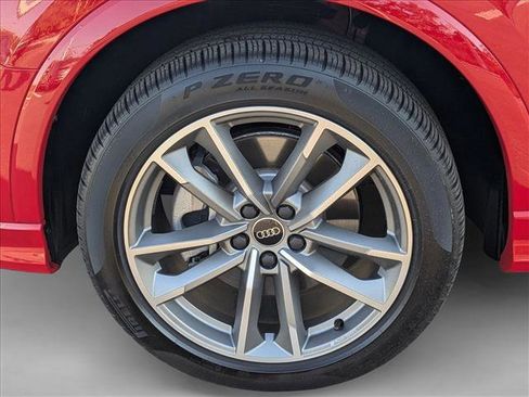 Certified 2025 Audi Q3 2.0T Premium w/ Convenience Package image 9