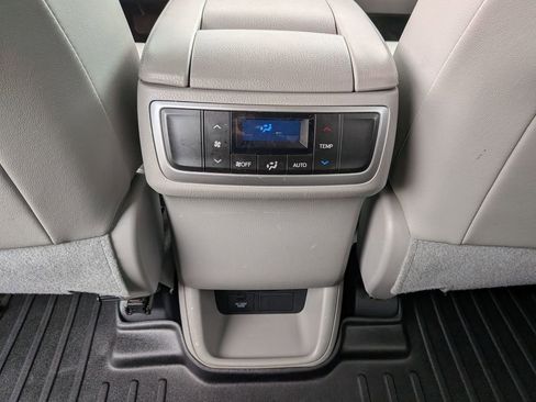 Used 2018 Toyota Highlander XLE FWD image 37