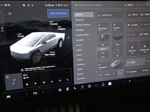 Used 2024 Tesla Cybertruck AWD Crew Cab image 33