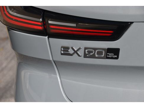 Certified 2025 Volvo EX90 Ultra image 29