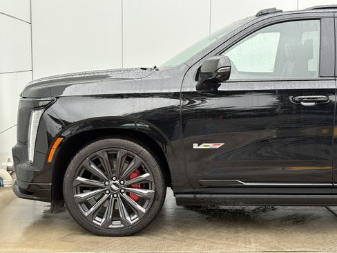 Certified 2025 Cadillac Escalade V AWD/4WD image 5