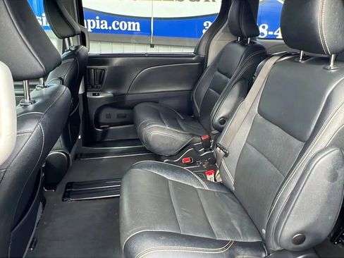 Used 2020 Toyota Sienna SE FWD image 12