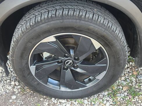 Used 2025 Nissan Rogue SV AWD/4WD image 27