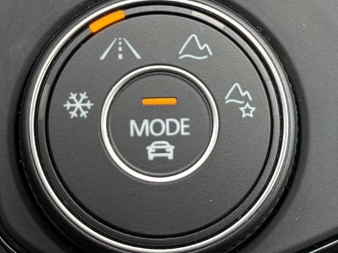 Certified 2022 Volkswagen Taos SEL image 34