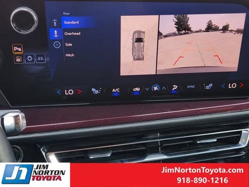 Used 2024 Chevrolet Traverse Z71 w/ Enhanced Driving Package AWD/4WD image 20