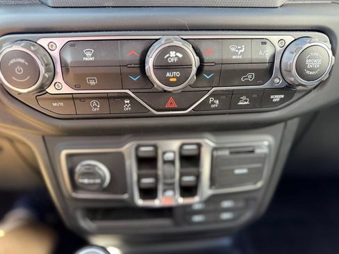 Used 2021 Jeep Gladiator Sport AWD/4WD image 15