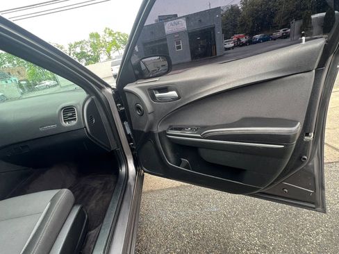 Used 2018 Dodge Charger SXT RWD image 30