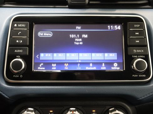 Used 2025 Nissan Versa SV FWD image 18
