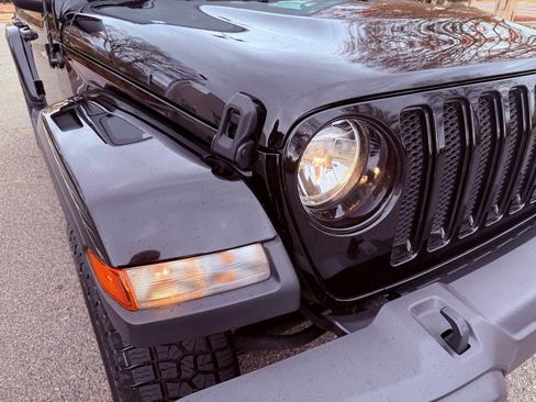 Used 2022 Jeep Wrangler Unlimited Sahara image 17