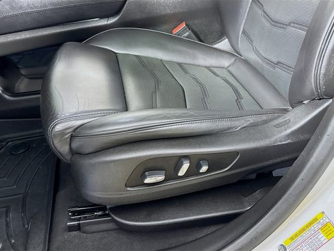 Used 2019 Cadillac XT5 Platinum image 23