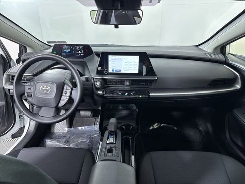 Used 2025 Toyota Prius LE image 4