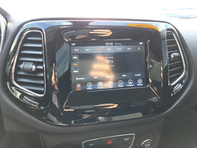 Used 2019 Jeep Compass Latitude FWD image 14