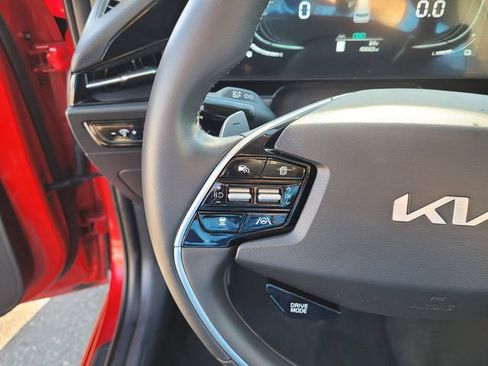Used 2024 Kia Niro EX FWD image 19