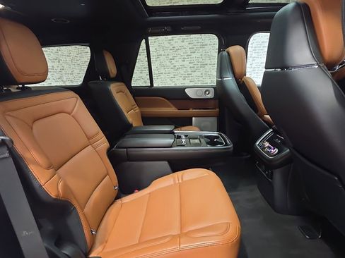 Used 2020 Lincoln Navigator Reserve w/ Luxury Package AWD/4WD image 13