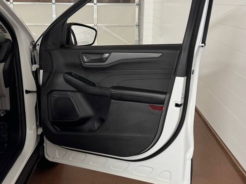 Used 2023 Ford Escape Active image 41