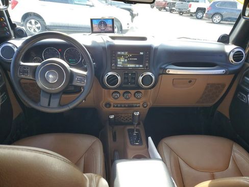 Used 2013 Jeep Wrangler Unlimited Sahara w/ Connectivity Group AWD/4WD image 10
