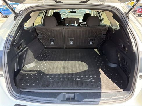 Used 2022 Subaru Outback Premium AWD/4WD image 9