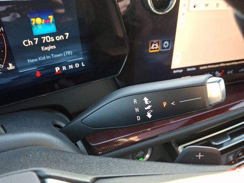 Certified 2024 Chevrolet Traverse RS image 16