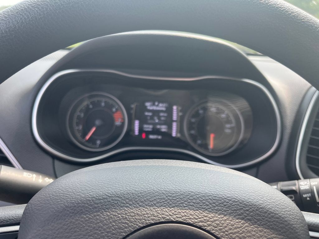 Used 2019 Jeep Cherokee Latitude w/ Popular Appearance Group AWD/4WD image 16