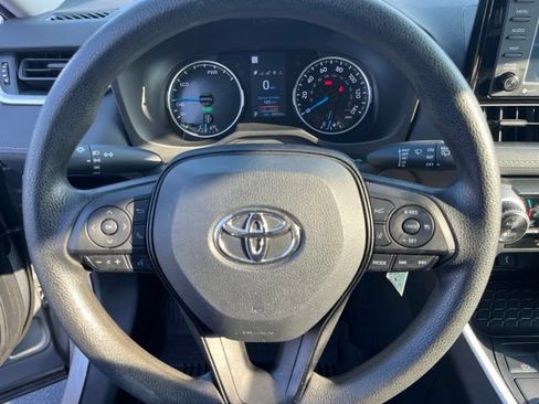 Used 2022 Toyota RAV4 LE AWD/4WD image 15