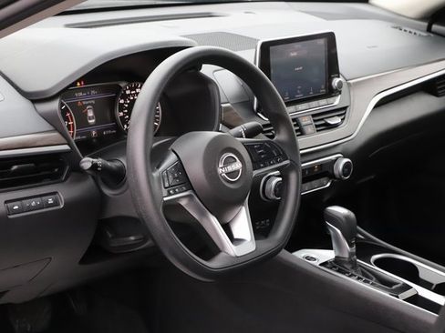 Used 2024 Nissan Altima 2.5 SV image 10