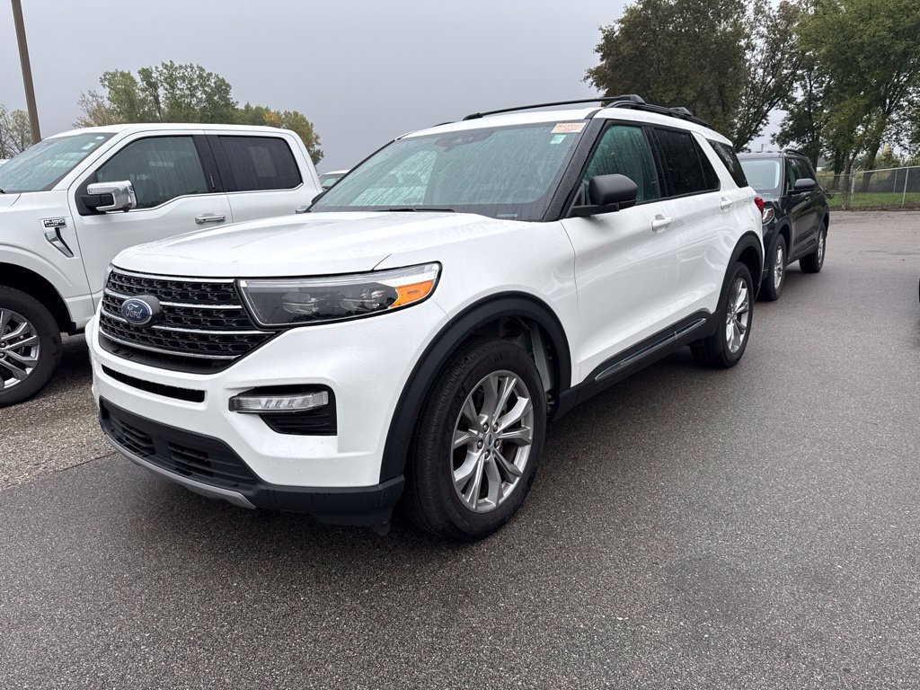 Used 2023 Ford Explorer XLT w/ Equipment Group 202A AWD/4WD image 2