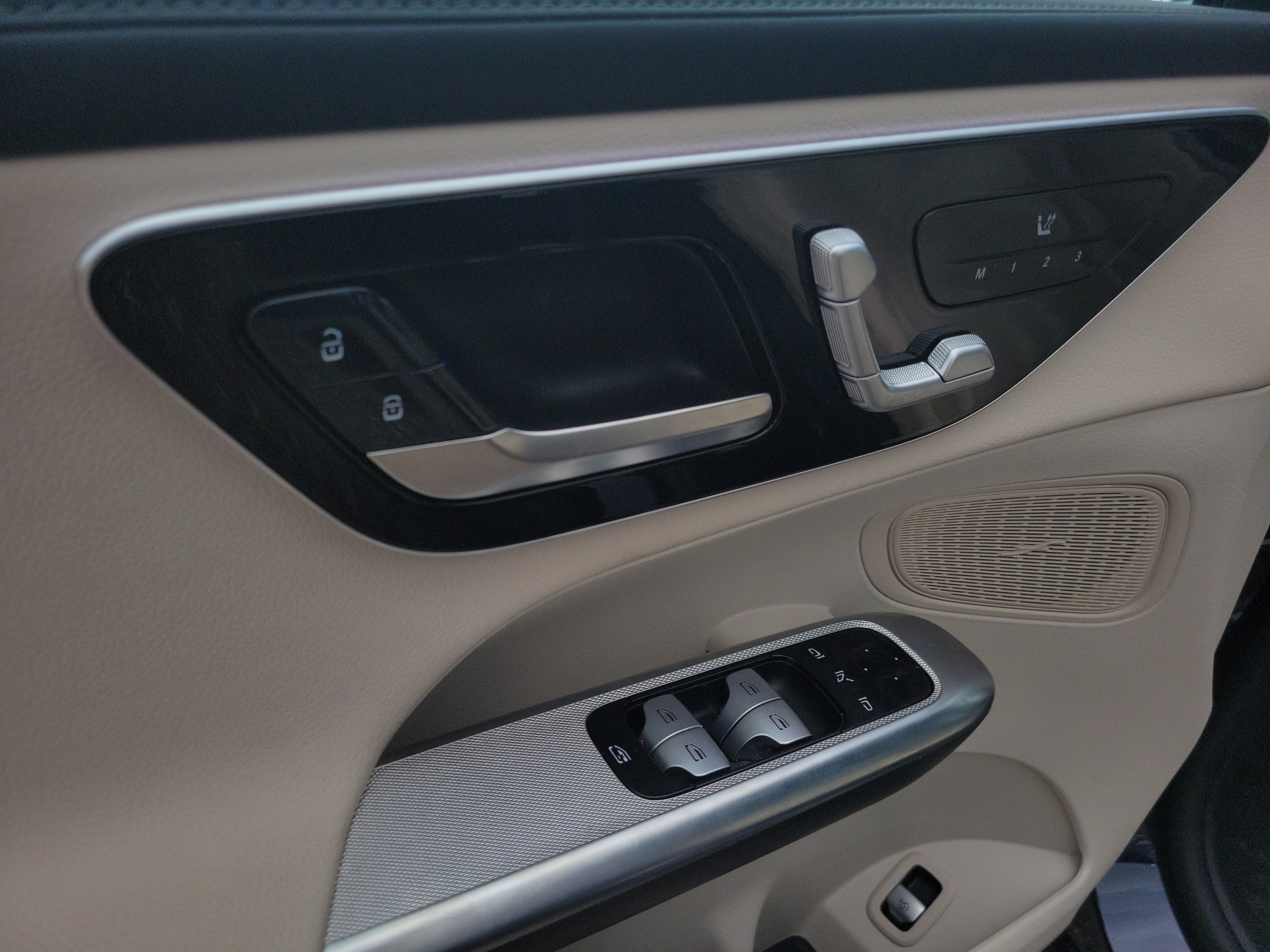 Certified 2024 Mercedes-Benz GLC 300 4MATIC image 17