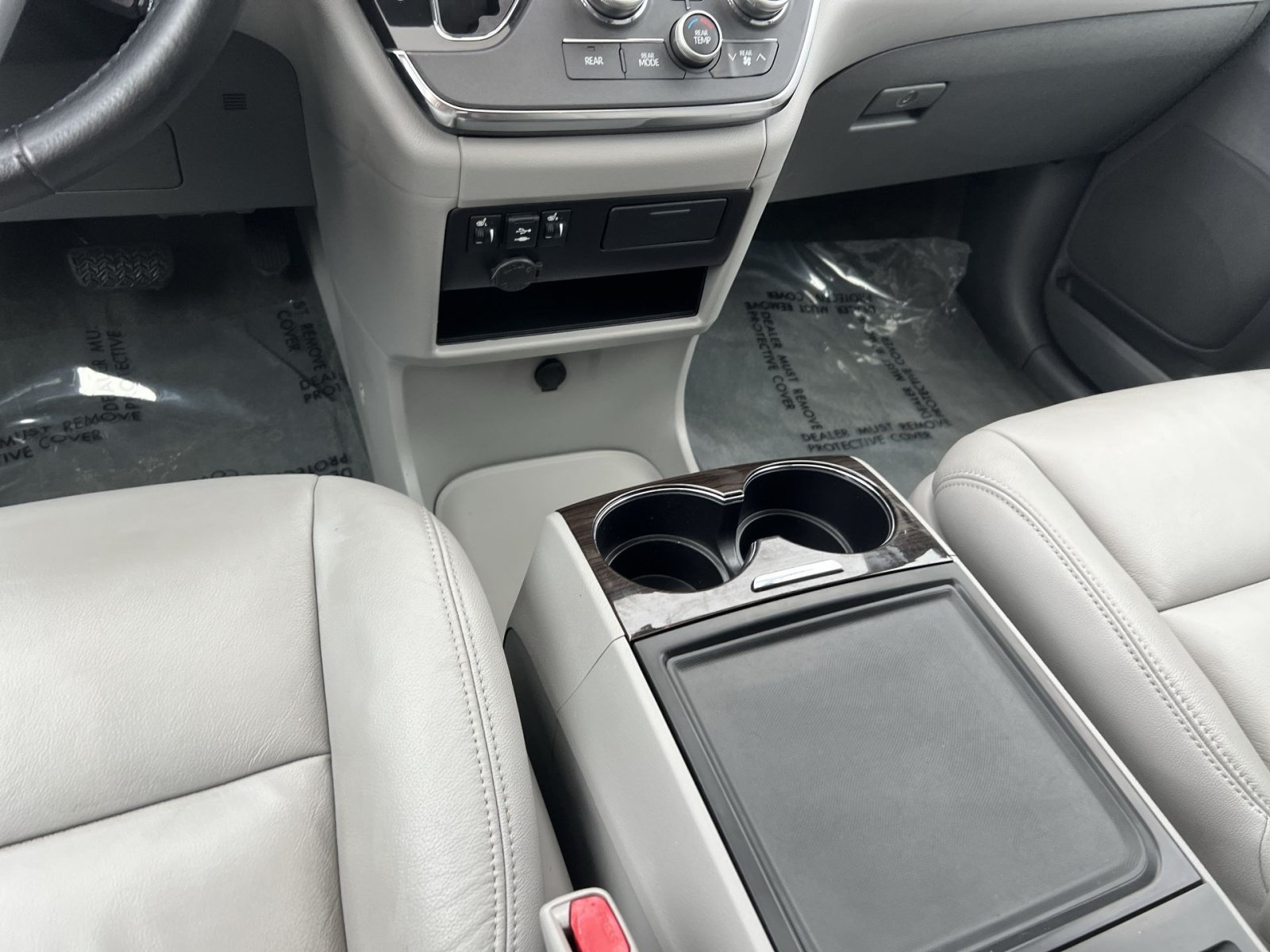 Used 2019 Toyota Sienna XLE w/ XLE Navigation Package FWD image 23