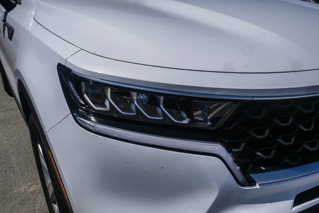 Certified 2023 Kia Sorento LX FWD image 3
