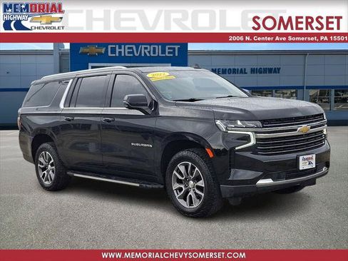 Used 2022 Chevrolet Suburban LT w/ LT Signature Plus Package AWD/4WD image 1