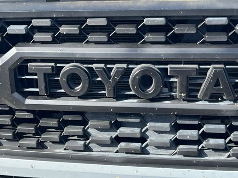 Used 2019 Toyota Tacoma TRD Sport w/ Technology Package image 10