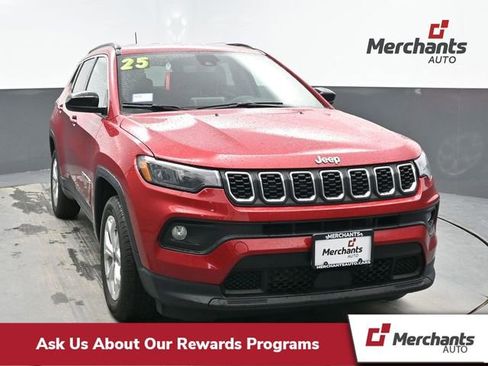Used 2025 Jeep Compass Latitude AWD/4WD image 1