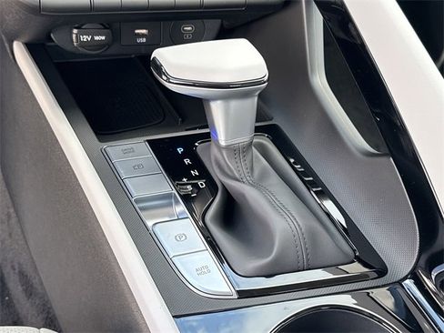 New 2025 Hyundai Elantra Limited image 25