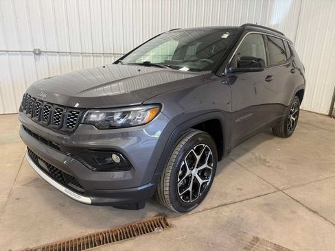 Used 2024 Jeep Compass Limited w/ Sun and Sound Group AWD/4WD image 6