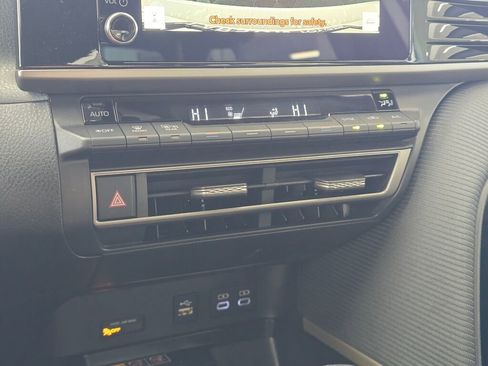 Certified 2025 Toyota Camry SE image 33