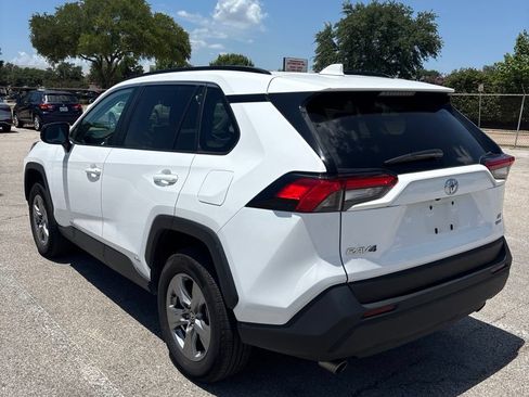 Used 2025 Toyota RAV4 LE AWD/4WD image 11