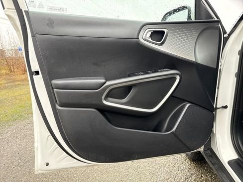 Used 2023 Kia Soul LX w/ Option Group 015 image 16