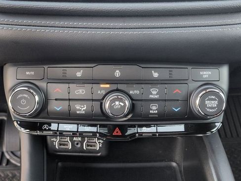 Used 2024 Dodge Durango SXT image 9