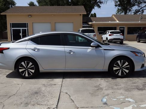 Used 2022 Nissan Altima 2.5 SV FWD image 10