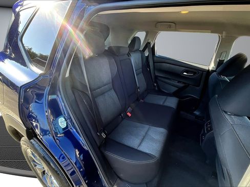 Used 2025 Nissan Rogue SV image 23
