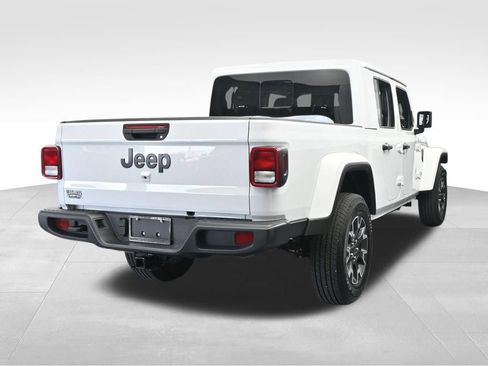 Used 2024 Jeep Gladiator Sport w/ Premium Package image 5