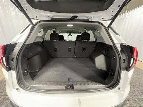 Used 2024 GMC Terrain SLE w/ Driver Convenience Package image 22