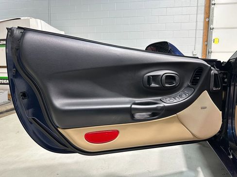 Used 2000 Chevrolet Corvette Convertible image 17